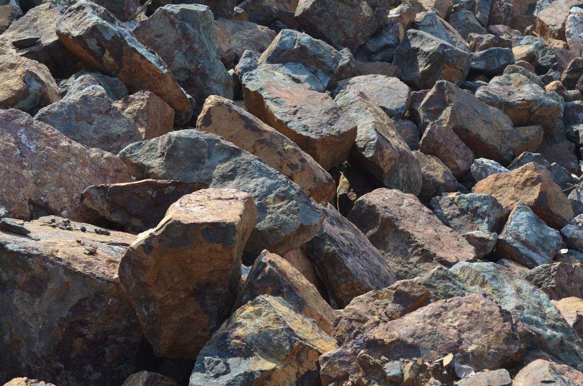 钢厂高炉限产 铁矿石行情冲高回落